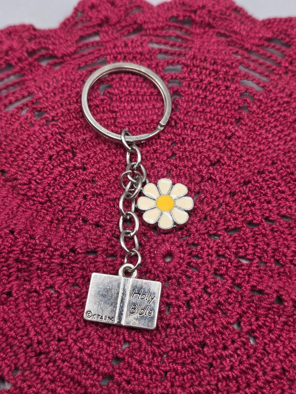Vintage CTA Grow In Grace Holy Bible Metal Keychain White Daisy Flower Charm